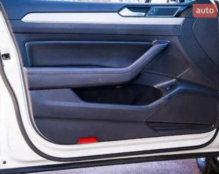 Фольксваген Пассат 2017 в Днепре (Днепропетровске) на Automoto.ua Белый Фольксваген Пассат, объемом двигателя 1.97 л и пробегом 250 тыс. км за 19300 $, фото 27 на Automoto.ua