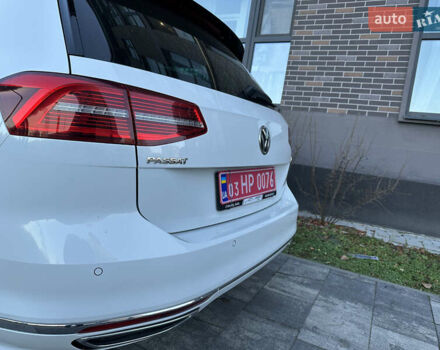 Белый Фольксваген Пассат, объемом двигателя 2 л и пробегом 260 тыс. км за 18250 $, фото 10 на Automoto.ua