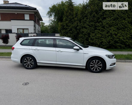 Белый Фольксваген Пассат, объемом двигателя 1.6 л и пробегом 274 тыс. км за 13399 $, фото 3 на Automoto.ua