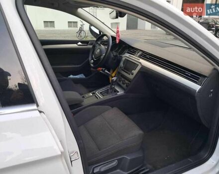 Білий Фольксваген Пассат, об'ємом двигуна 1.6 л та пробігом 237 тис. км за 15600 $, фото 16 на Automoto.ua