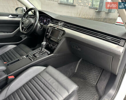 Белый Фольксваген Пассат, объемом двигателя 2 л и пробегом 260 тыс. км за 18250 $, фото 17 на Automoto.ua