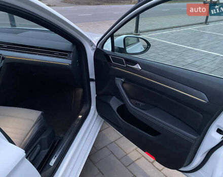 Білий Фольксваген Пассат, об'ємом двигуна 1.97 л та пробігом 243 тис. км за 17500 $, фото 12 на Automoto.ua