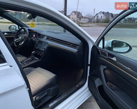 Білий Фольксваген Пассат, об'ємом двигуна 1.97 л та пробігом 243 тис. км за 17500 $, фото 10 на Automoto.ua