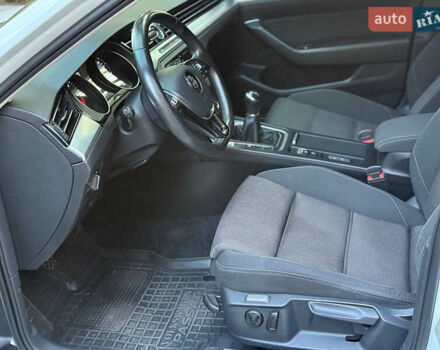 Белый Фольксваген Пассат, объемом двигателя 1.6 л и пробегом 200 тыс. км за 12900 $, фото 19 на Automoto.ua