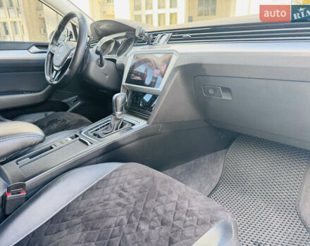 Белый Фольксваген Пассат, объемом двигателя 1.97 л и пробегом 275 тыс. км за 16499 $, фото 32 на Automoto.ua