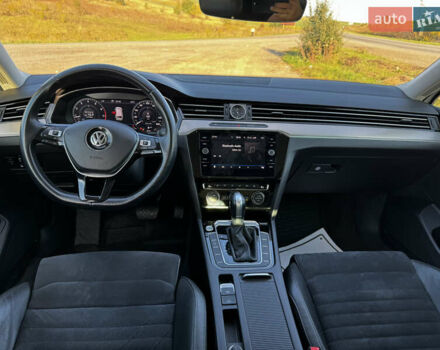 Белый Фольксваген Пассат, объемом двигателя 1.8 л и пробегом 170 тыс. км за 16500 $, фото 9 на Automoto.ua