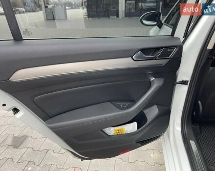 Білий Фольксваген Пассат, об'ємом двигуна 2 л та пробігом 181 тис. км за 18950 $, фото 28 на Automoto.ua