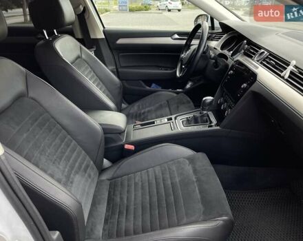 Білий Фольксваген Пассат, об'ємом двигуна 2 л та пробігом 181 тис. км за 18950 $, фото 22 на Automoto.ua