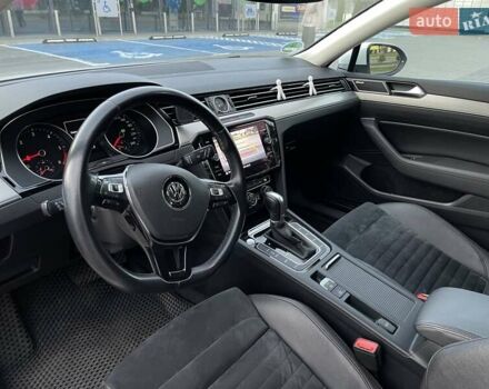 Білий Фольксваген Пассат, об'ємом двигуна 2 л та пробігом 181 тис. км за 18950 $, фото 12 на Automoto.ua