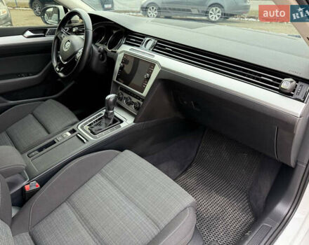 Белый Фольксваген Пассат, объемом двигателя 1.97 л и пробегом 188 тыс. км за 17550 $, фото 23 на Automoto.ua