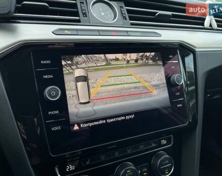 Білий Фольксваген Пассат, об'ємом двигуна 2 л та пробігом 181 тис. км за 18950 $, фото 19 на Automoto.ua