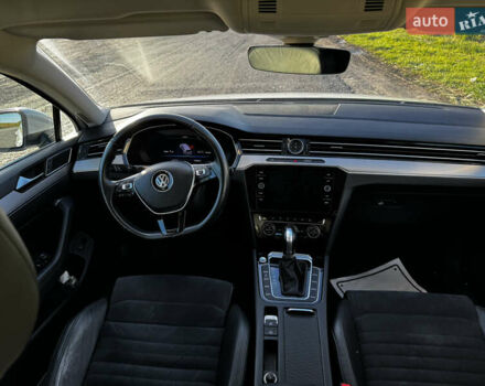 Белый Фольксваген Пассат, объемом двигателя 1.8 л и пробегом 170 тыс. км за 16500 $, фото 14 на Automoto.ua