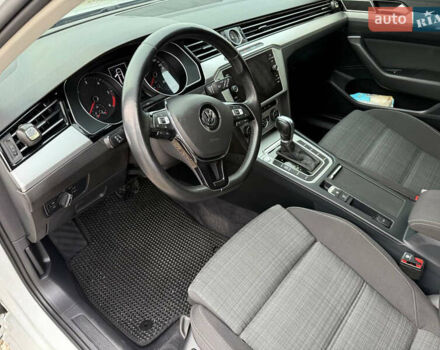 Белый Фольксваген Пассат, объемом двигателя 1.97 л и пробегом 188 тыс. км за 17550 $, фото 16 на Automoto.ua