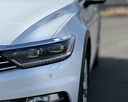 Белый Фольксваген Пассат, объемом двигателя 2 л и пробегом 205 тыс. км за 22200 $, фото 4 на Automoto.ua