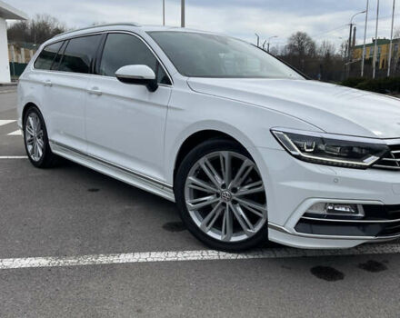 Белый Фольксваген Пассат, объемом двигателя 2 л и пробегом 212 тыс. км за 19500 $, фото 1 на Automoto.ua