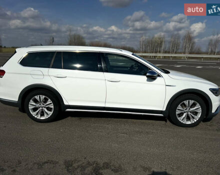 Белый Фольксваген Пассат, объемом двигателя 2 л и пробегом 205 тыс. км за 22200 $, фото 13 на Automoto.ua