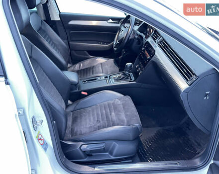 Білий Фольксваген Пассат, об'ємом двигуна 1.8 л та пробігом 171 тис. км за 16500 $, фото 13 на Automoto.ua