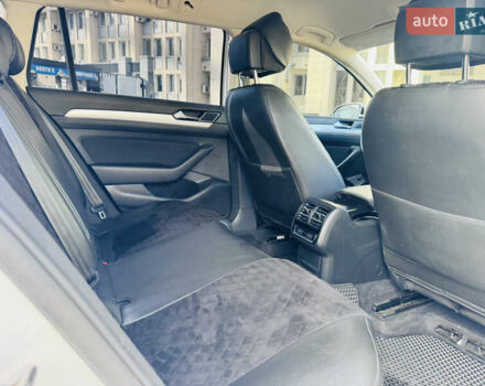 Белый Фольксваген Пассат, объемом двигателя 1.97 л и пробегом 275 тыс. км за 16499 $, фото 39 на Automoto.ua