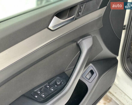 Білий Фольксваген Пассат, об'ємом двигуна 1.97 л та пробігом 229 тис. км за 12500 $, фото 12 на Automoto.ua