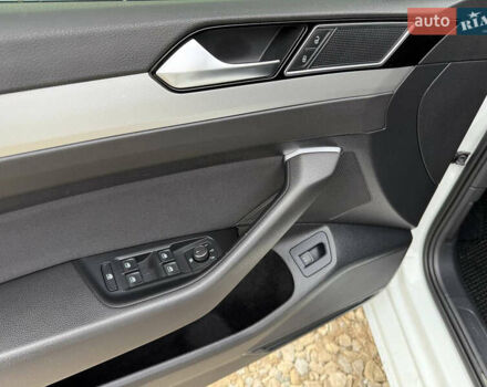 Белый Фольксваген Пассат, объемом двигателя 1.97 л и пробегом 188 тыс. км за 17550 $, фото 13 на Automoto.ua