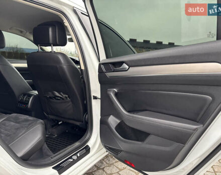 Белый Фольксваген Пассат, объемом двигателя 1.97 л и пробегом 268 тыс. км за 17890 $, фото 58 на Automoto.ua