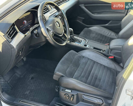 Белый Фольксваген Пассат, объемом двигателя 1.8 л и пробегом 170 тыс. км за 16500 $, фото 10 на Automoto.ua