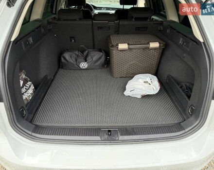 Белый Фольксваген Пассат, объемом двигателя 1.97 л и пробегом 188 тыс. км за 17550 $, фото 30 на Automoto.ua