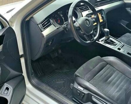 Белый Фольксваген Пассат, объемом двигателя 1.97 л и пробегом 223 тыс. км за 18290 $, фото 10 на Automoto.ua