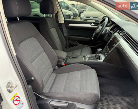 Белый Фольксваген Пассат, объемом двигателя 1.97 л и пробегом 188 тыс. км за 17550 $, фото 22 на Automoto.ua