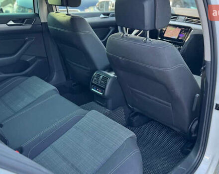 Білий Фольксваген Пассат, об'ємом двигуна 1.97 л та пробігом 201 тис. км за 23000 $, фото 12 на Automoto.ua