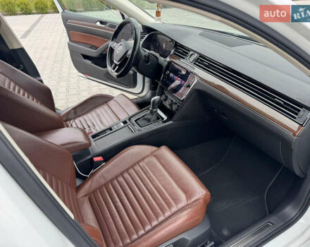 Белый Фольксваген Пассат, объемом двигателя 1.97 л и пробегом 185 тыс. км за 19500 $, фото 4 на Automoto.ua