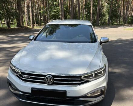 Белый Фольксваген Пассат, объемом двигателя 1.97 л и пробегом 162 тыс. км за 27900 $, фото 1 на Automoto.ua