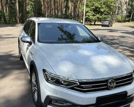 Белый Фольксваген Пассат, объемом двигателя 1.97 л и пробегом 162 тыс. км за 27900 $, фото 2 на Automoto.ua