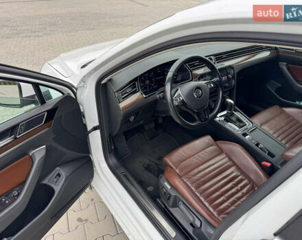 Белый Фольксваген Пассат, объемом двигателя 1.97 л и пробегом 185 тыс. км за 19500 $, фото 5 на Automoto.ua