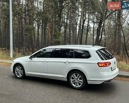 Белый Фольксваген Пассат, объемом двигателя 2 л и пробегом 205 тыс. км за 21955 $, фото 18 на Automoto.ua