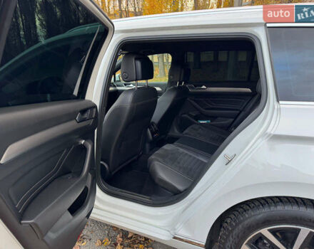 Фольксваген Пассат 2020 в Киеве на Automoto.ua Белый Фольксваген Пассат, объемом двигателя 1.97 л и пробегом 205 тыс. км за 18500 $, фото 14 на Automoto.ua