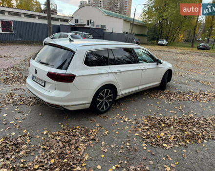 Фольксваген Пассат 2020 в Киеве на Automoto.ua Белый Фольксваген Пассат, объемом двигателя 1.97 л и пробегом 205 тыс. км за 18500 $, фото 8 на Automoto.ua