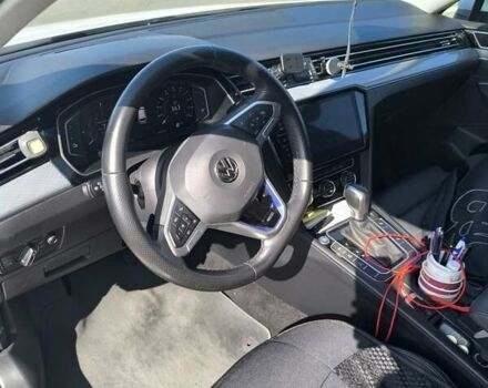 Білий Фольксваген Пассат, об'ємом двигуна 1.4 л та пробігом 165 тис. км за 24407 $, фото 3 на Automoto.ua