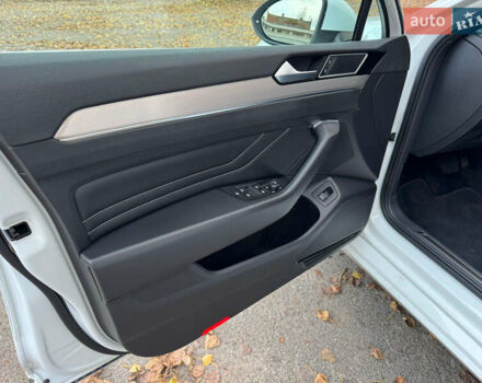 Фольксваген Пассат 2020 в Киеве на Automoto.ua Белый Фольксваген Пассат, объемом двигателя 1.97 л и пробегом 205 тыс. км за 18500 $, фото 16 на Automoto.ua