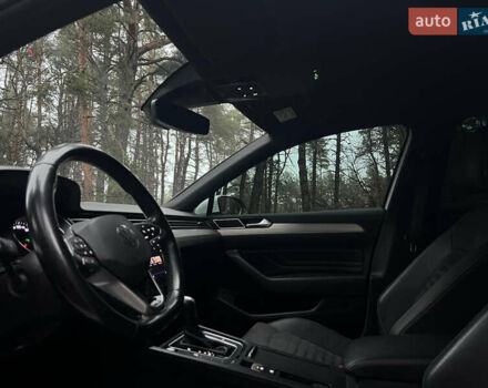 Белый Фольксваген Пассат, объемом двигателя 2 л и пробегом 205 тыс. км за 21955 $, фото 29 на Automoto.ua