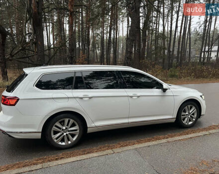 Белый Фольксваген Пассат, объемом двигателя 2 л и пробегом 205 тыс. км за 21955 $, фото 16 на Automoto.ua