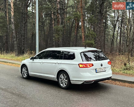 Белый Фольксваген Пассат, объемом двигателя 2 л и пробегом 205 тыс. км за 21955 $, фото 19 на Automoto.ua