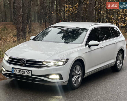 Белый Фольксваген Пассат, объемом двигателя 2 л и пробегом 205 тыс. км за 21955 $, фото 1 на Automoto.ua