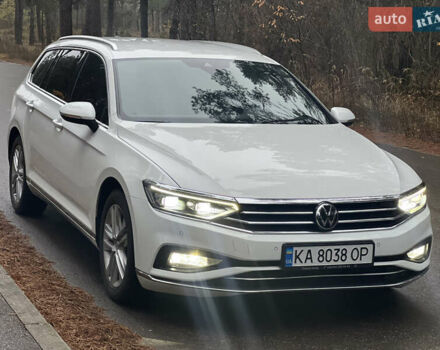 Белый Фольксваген Пассат, объемом двигателя 2 л и пробегом 205 тыс. км за 21955 $, фото 4 на Automoto.ua