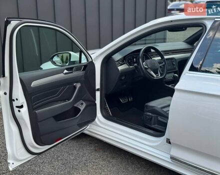 Білий Фольксваген Пассат, об'ємом двигуна 2 л та пробігом 180 тис. км за 28900 $, фото 10 на Automoto.ua