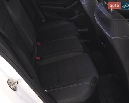 Белый Фольксваген Пассат, объемом двигателя 1.97 л и пробегом 226 тыс. км за 22999 $, фото 11 на Automoto.ua