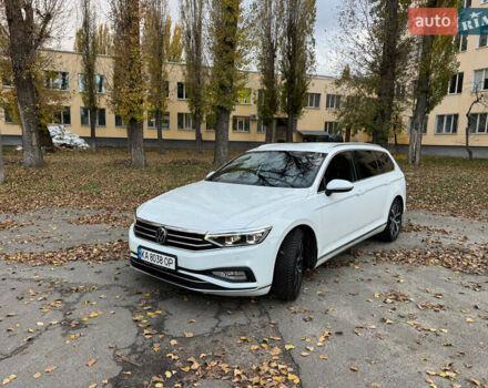 Фольксваген Пассат 2020 в Киеве на Automoto.ua Белый Фольксваген Пассат, объемом двигателя 1.97 л и пробегом 205 тыс. км за 18500 $, фото 1 на Automoto.ua
