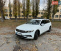 Фольксваген Пассат 2020 в Киеве на Automoto.ua Белый Фольксваген Пассат, объемом двигателя 1.97 л и пробегом 205 тыс. км за 18500 $, фото 1 на Automoto.ua
