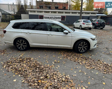 Фольксваген Пассат 2020 в Киеве на Automoto.ua Белый Фольксваген Пассат, объемом двигателя 1.97 л и пробегом 205 тыс. км за 18500 $, фото 4 на Automoto.ua