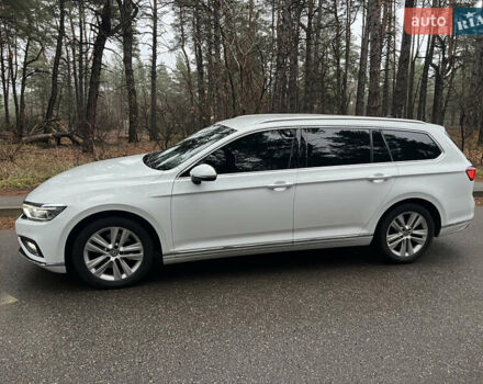 Белый Фольксваген Пассат, объемом двигателя 2 л и пробегом 205 тыс. км за 21955 $, фото 17 на Automoto.ua